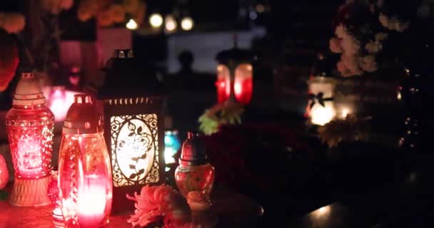 Vlammen Van Honderden Lantaarn Kaarsjes Die Oplichten Het Donker Herdenkingsdag — Stockvideo