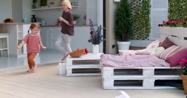 Happy Kids Chasing Each Other Open Space Kitchen Patio Lounge — Stock Video