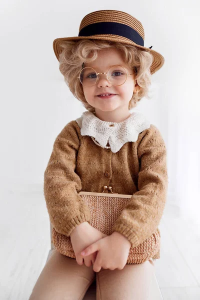 Portret Van Schattige Kleine Baby Cosplaying Oude Dame Outfit Meisje — Stockfoto