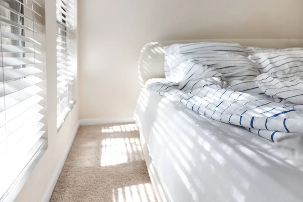 Bright Bedroom Sunlited Morning Sunbeams Window Blinds — Photo