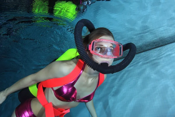 Immersione subacquea femminile — Foto Stock