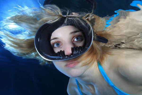 Kvinnliga dykare — Stockfoto
