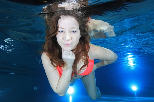 Woman underwater — Stock Photo, Image