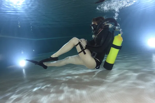 老式的水肺潜水的女人 — 图库照片