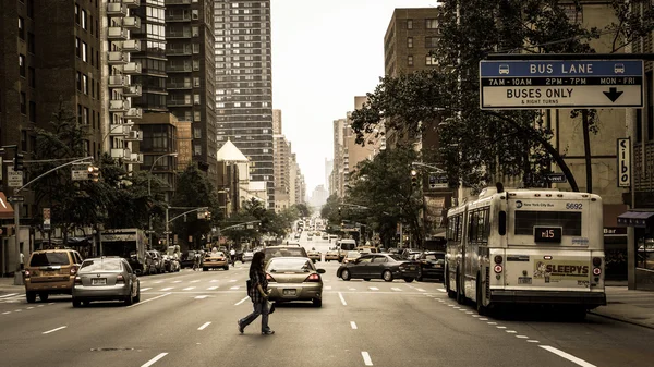 I pojazdy na 3rd avenue, manhattan — Zdjęcie stockowe