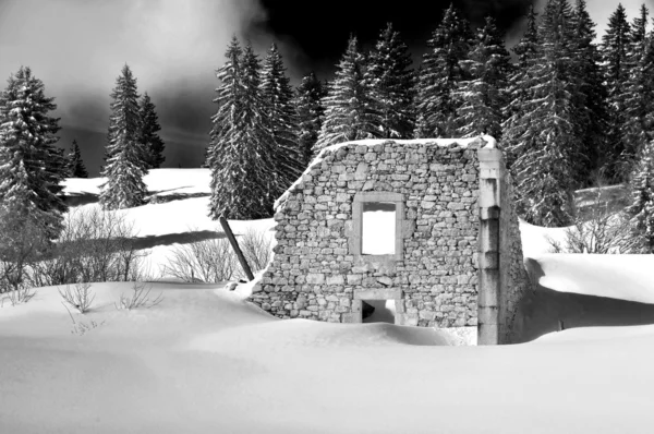 Ruinas en la nieve — Foto de Stock