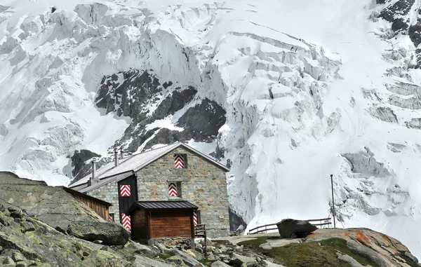 Refuge de montagne suisse — Photo