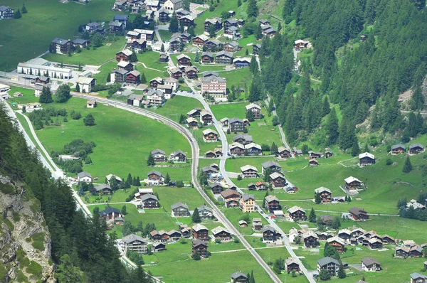 Szwajcarskiej górskiej wsi — Zdjęcie stockowe