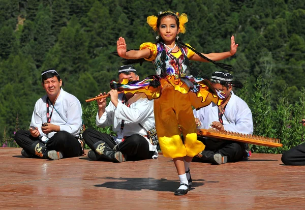 Oezbekistan-dansgroep — Stockfoto