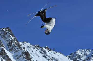 baş aşağı