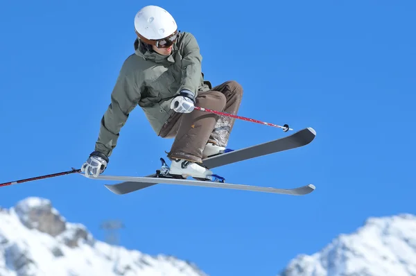 Salto de esquí — Foto de Stock