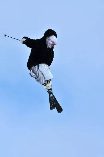 Skier in blue sky jumps — Stock Photo, Image