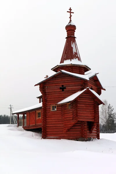 Budowę drewnianego kościoła w miejscowości makartsevo, powiat verhovazhskogo, vologda region, Federacja Rosyjska. — Zdjęcie stockowe