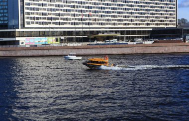 Mekik tekne hızı boyunca neva nehir, st. petersburg, Rusya Federasyonu