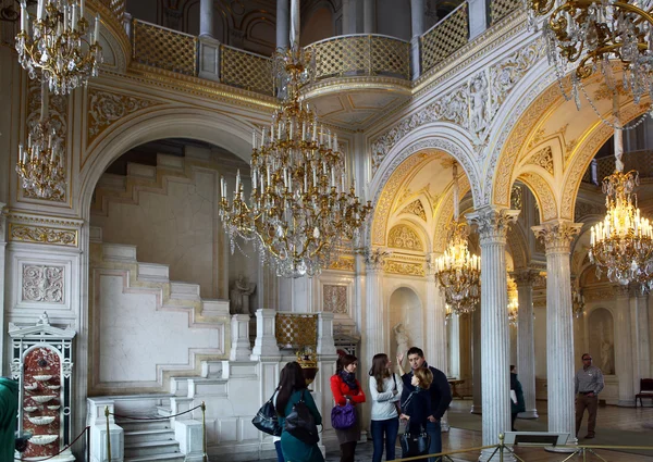 Excursão ao Hermitage. São Petersburgo, Rússia . — Fotografia de Stock