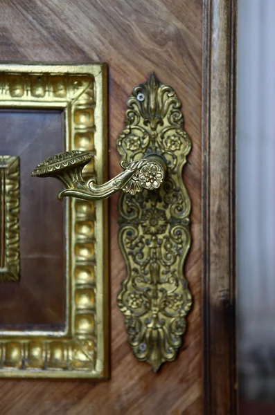 The handle on the door at the Hermitage — Stock Photo, Image