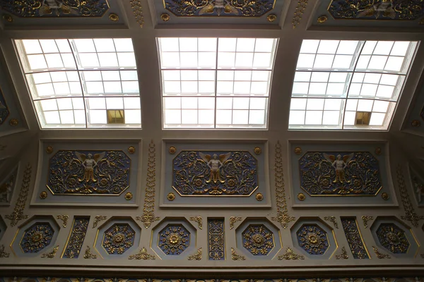 在圣彼得堡冬宫博物馆的小意大利云天。俄罗斯圣彼得堡. — 图库照片