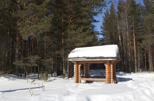 Gazebo en el bosque de invierno —  Fotos de Stock