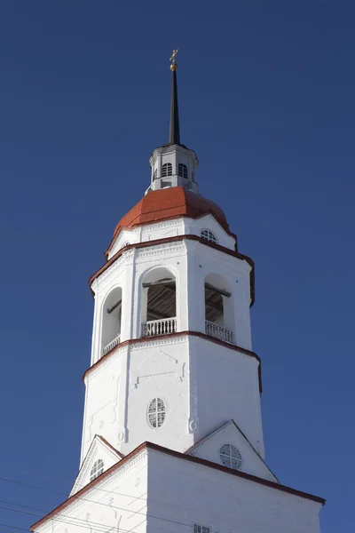 聖母マリアの仮定の facelifted な尖塔の教会。tot'ma、ヴォログダ地域、ロシア — ストック写真