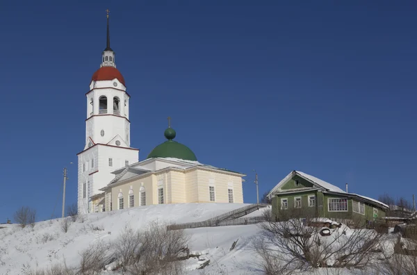 Sukhona Nehri ile Kutsanmış Bakire Varsayımı Kilisesi Görünümü. Totma, Vologda Region, Rusya Federasyonu — Stok fotoğraf