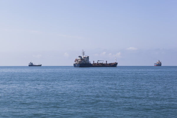 Tanker - bunkering RN Taurus