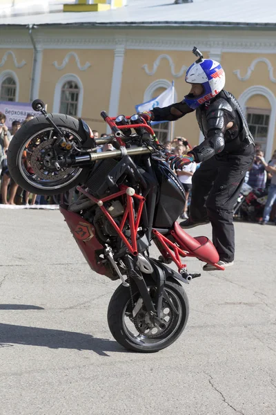 Acrobazie su una moto di Alexei Kalinin — Foto Stock