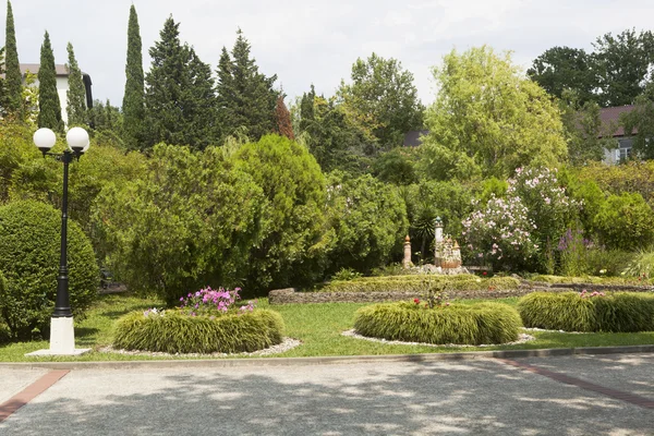 Landscape design territory of hotel Green Guy — Stock Photo, Image