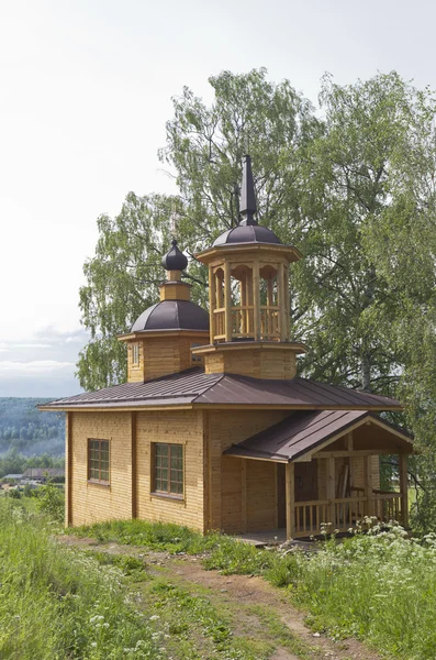 Kapelle unserer Gottesmutter der Himmelfahrt in einem Dorf — Stockfoto