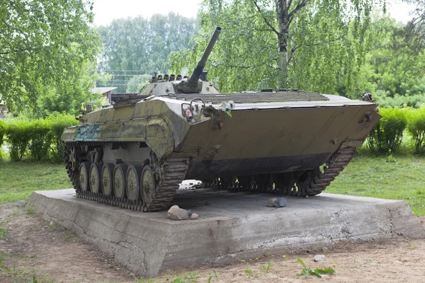 Bmp-1 op de memorial aan soldaten-internationalisten in velsk, regio van Archangelsk, Rusland — Stockfoto