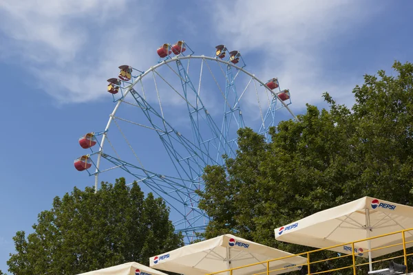 Ferris wheel in Lazarevskoye, view from the beach Sochi, Russia — Stock Photo, Image