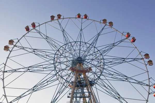 Ferris wheel in the setting sun  Lazarevskoye, Sochi, Russia — Stock Photo, Image