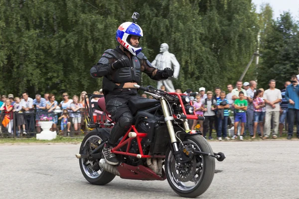 Alexei Kalinin Moto show in Verkhovazhye, Vologda region, Russia — Stock Photo, Image