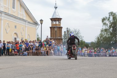 Motosiklet gösterisi katedral Meydanı'verkhovazhye, vologda region, Rusya Federasyonu