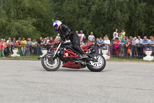 Alexei Kalinin on their bike — Stock Photo, Image