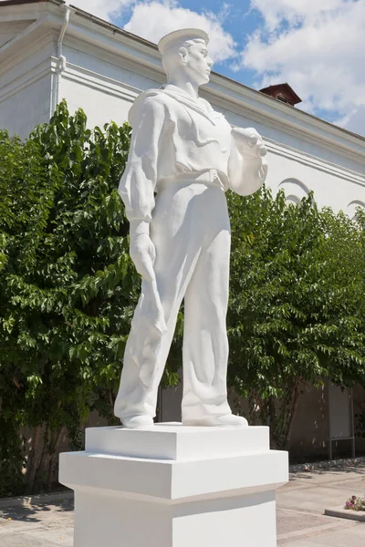 Sevastopol Krim Juli 2020 Skulptur Sjöman Nära Pobeda Bio Bolshaya — Stockfoto