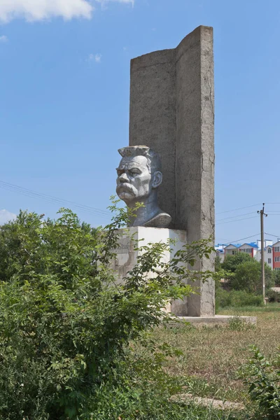 Aldeia Uyutnoye Distrito Saksky Crimeia Julho 2021 Monumento Escritor Maxim — Fotografia de Stock