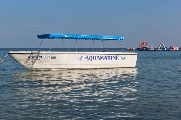 Aldeia Uyutnoye Distrito Saksky Evpatoria Crimeia Julho 2021 Grande Barco — Fotografia de Stock