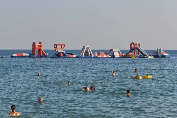 Zaozernoe Sakskoe Okrêg Crimea Lipca 2021 Nadmuchiwany Plac Zabaw Morzu — Zdjęcie stockowe