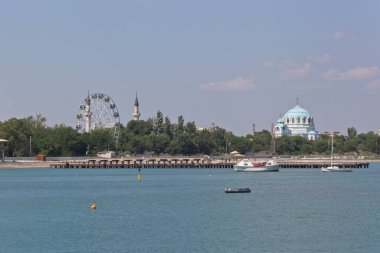 Evpatoria, Kırım - 19 Temmuz 2021: Evpatoria, Kırım 'daki Tereshkova seti üzerinde deniz manzarası