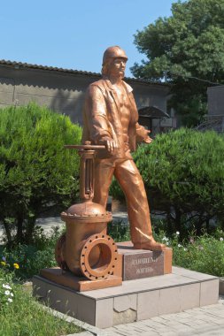 Evpatoria, Kırım - 21 Temmuz 2021: Kırım 'ın Evpatorya kentindeki Dmitry Ulyanov Caddesi boyunca Hayat Veren Anıtı