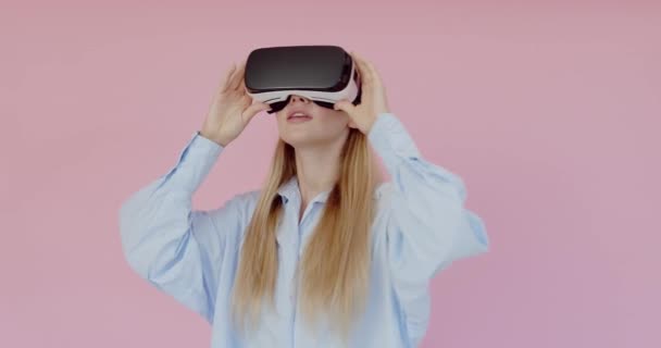 Teenage Girl Wearing Virtual Reality Glasses Head Playing Game Cyberspace — Vídeos de Stock
