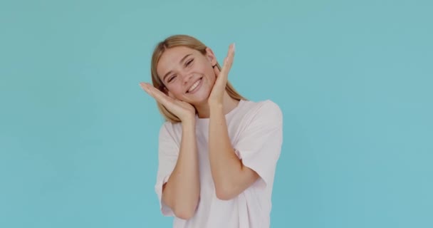 Portrait Happiness Woman Looking Camera Toothy Smile Her Palms Studio — Stok video