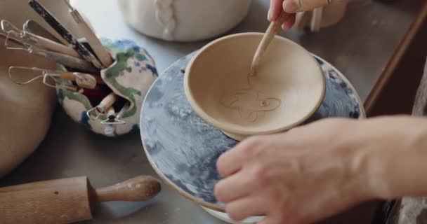 Girl Relax Making Cup Ceramics Work Create Craft Kitchenware Workshop — 图库视频影像
