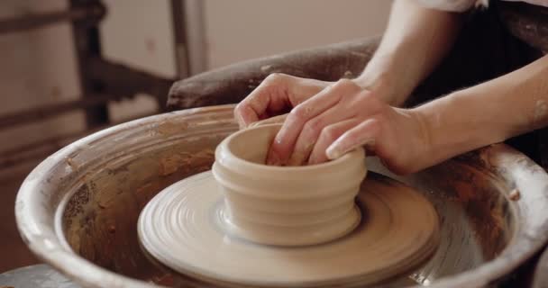 Close Potters Hands Covered Clay Making Beautiful Ware Throwing Wheel — Vídeo de stock