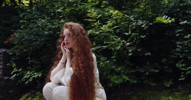 Joven Mujer Caucásica Adolescente Con Pelo Rojo Jengibre Piel Blanca — Vídeos de Stock