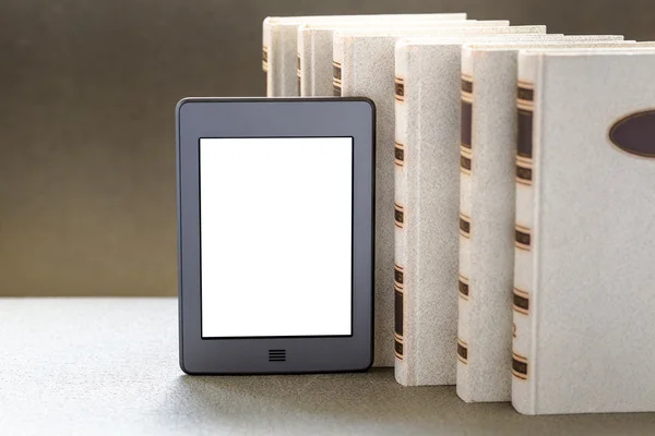 Ebook et vieux livres sur table Images De Stock Libres De Droits