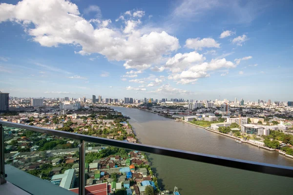 Glasbalkong Med Utsikt Över Chao Phraya Floden — Stockfoto