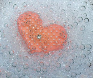 baloncuklar içinde pembe kalp