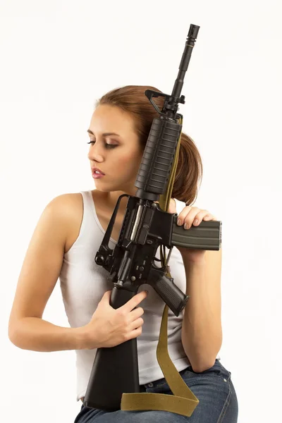 Mujer con rifle — Foto de Stock