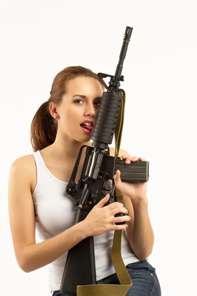 Mujer con rifle — Foto de Stock